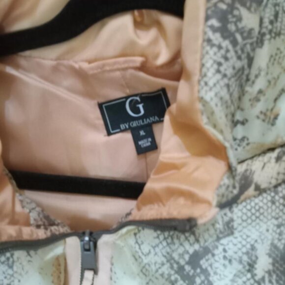 Peach, grey, and white puffer jacket - Like new - Picture 7 of 7